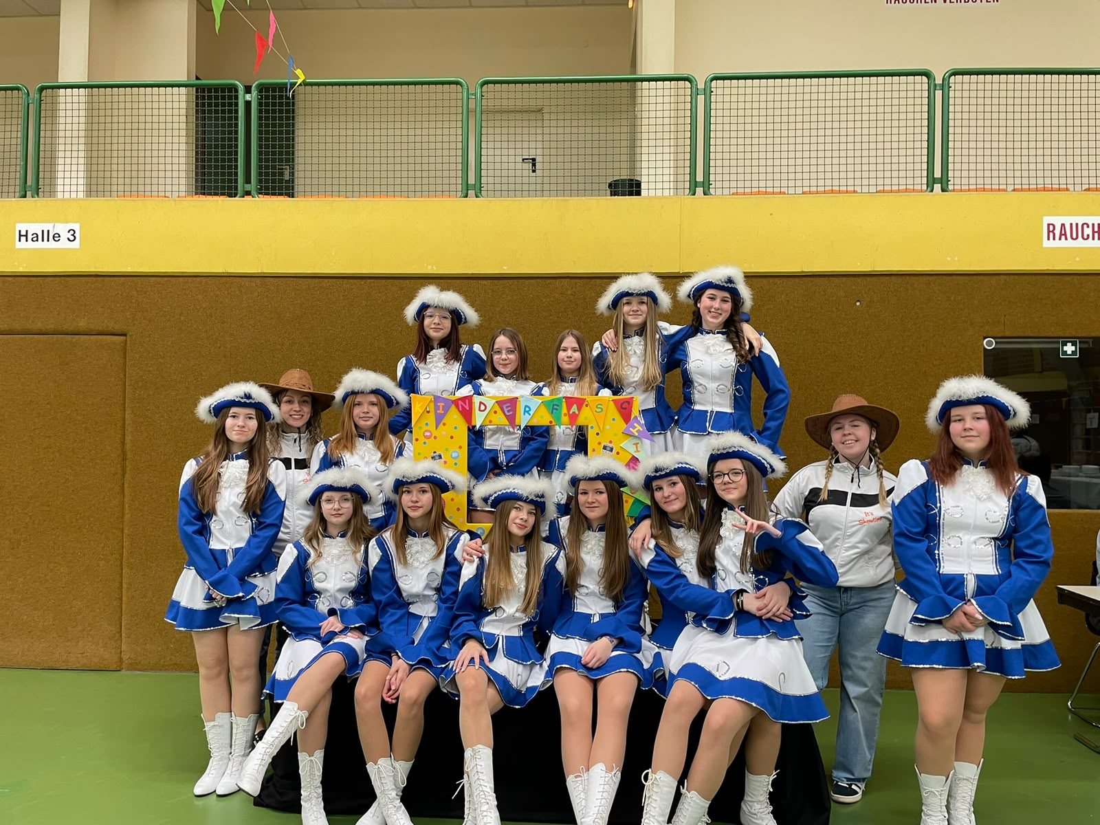 Die Jugendgarde bei ihrem Auftritt am Kinderfasching.